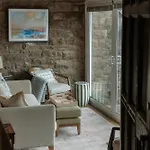 Grey Walls *