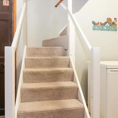 Nyaraló Grey Walls *