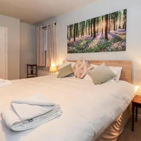 Nyaraló Grey Walls *